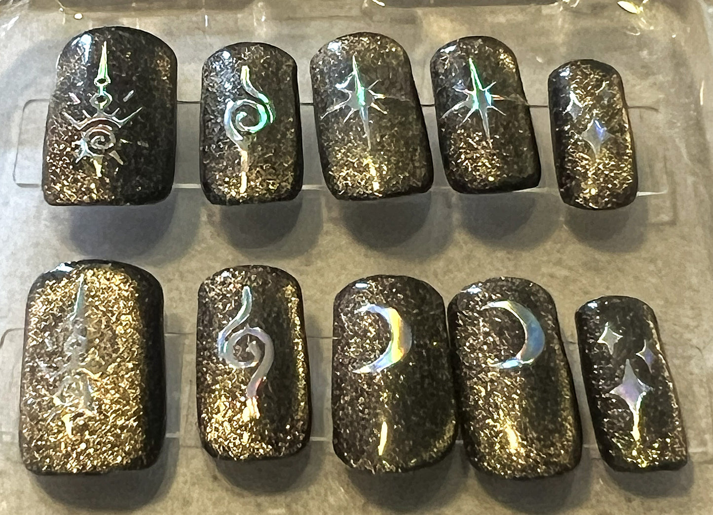 Obsidian Sky Nails | Black Velvet Cat-Eye & Holo Celestial Art