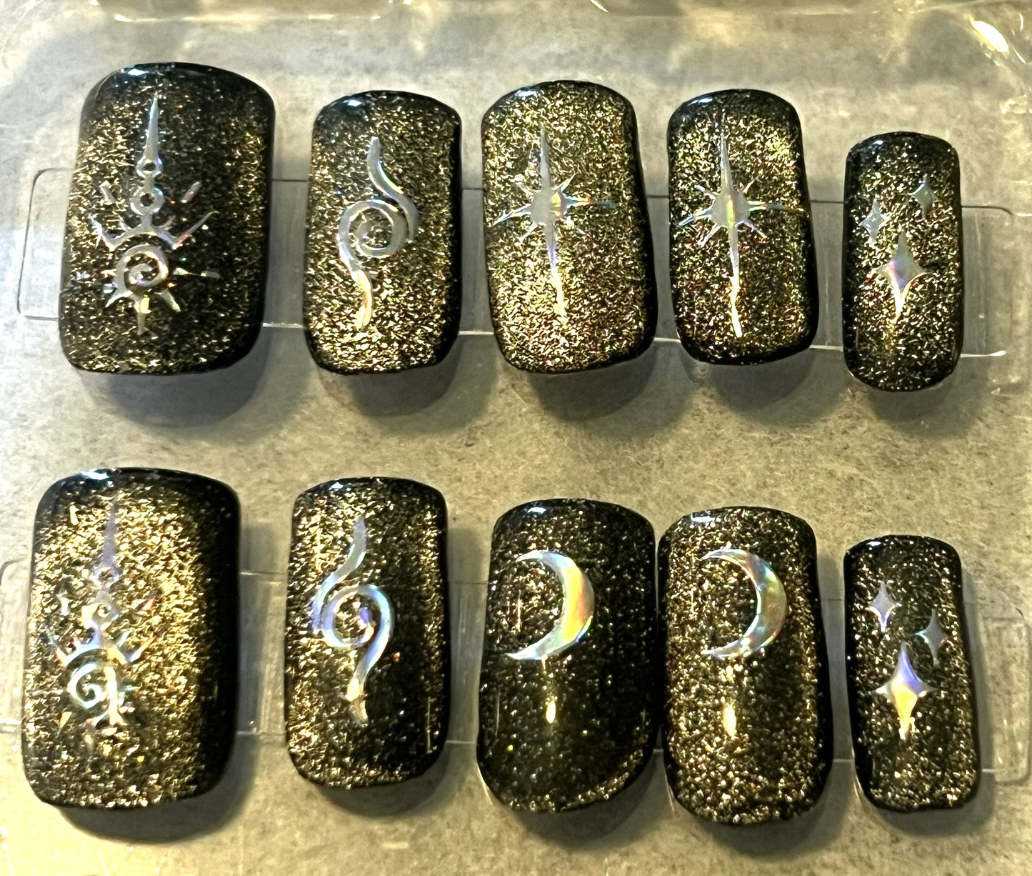 Obsidian Sky Nails | Black Velvet Cat-Eye & Holo Celestial Art