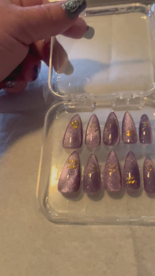 Shimmering Aquarius Nails | Lavender & Gold Velvet Cat-Eye
